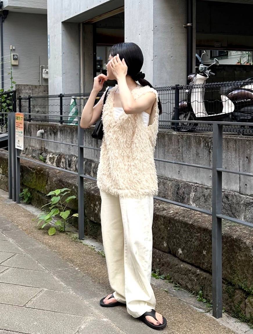 フェザーベストのコーデ