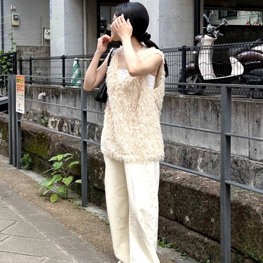 フェザーベストコーデ