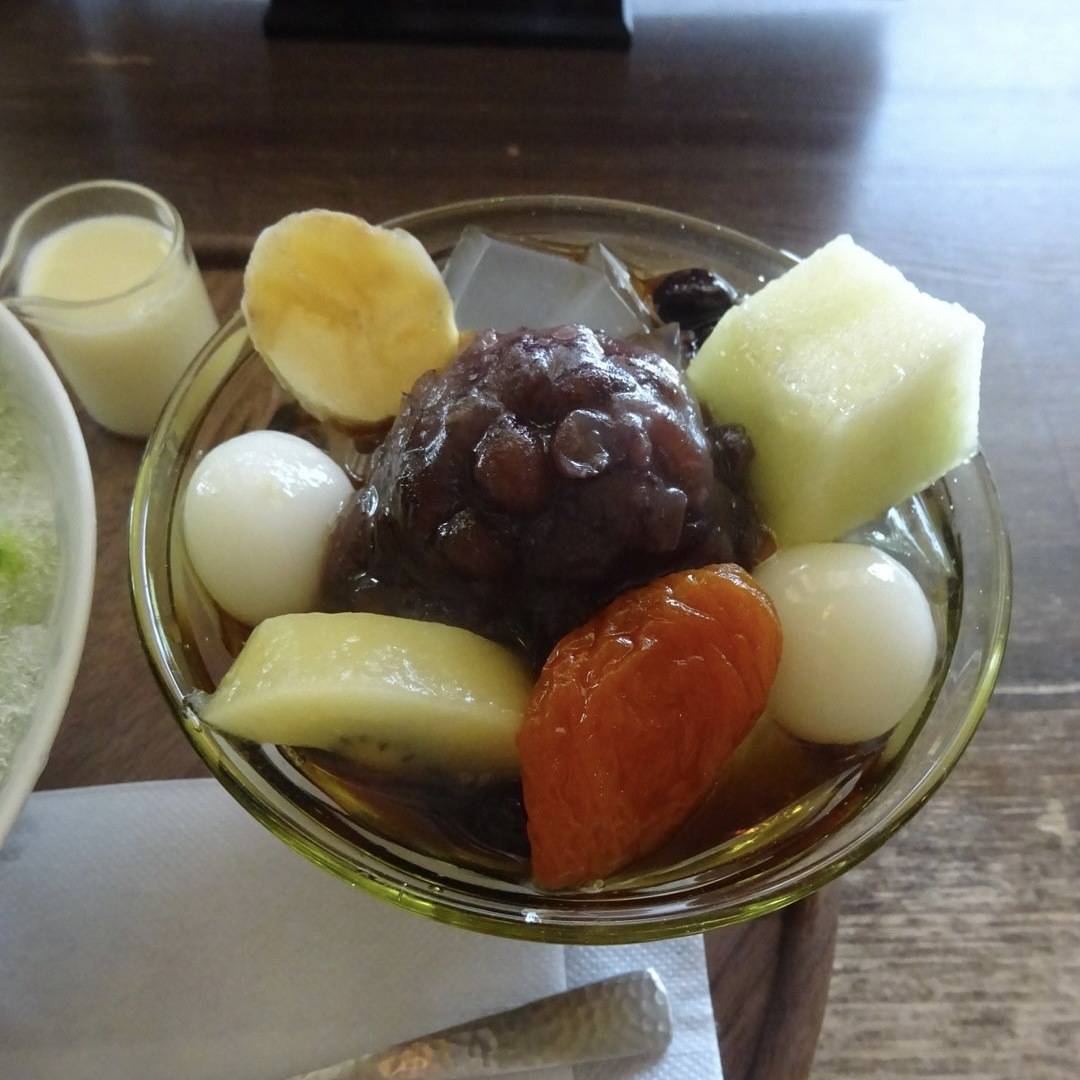 よしの舍のあんみつ