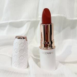 【セザンヌ】とんでもなく優秀……。大人女子に似合う「最強リップ」