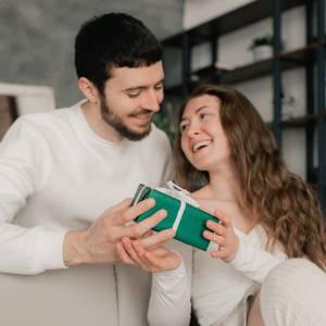 モテるイケオジの共通点。ロマンチストな40代50代男性の特徴5選