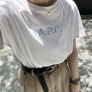 シンプルTに一目惚れ……♡上品に仕上がるカジュアルコーデの必需品