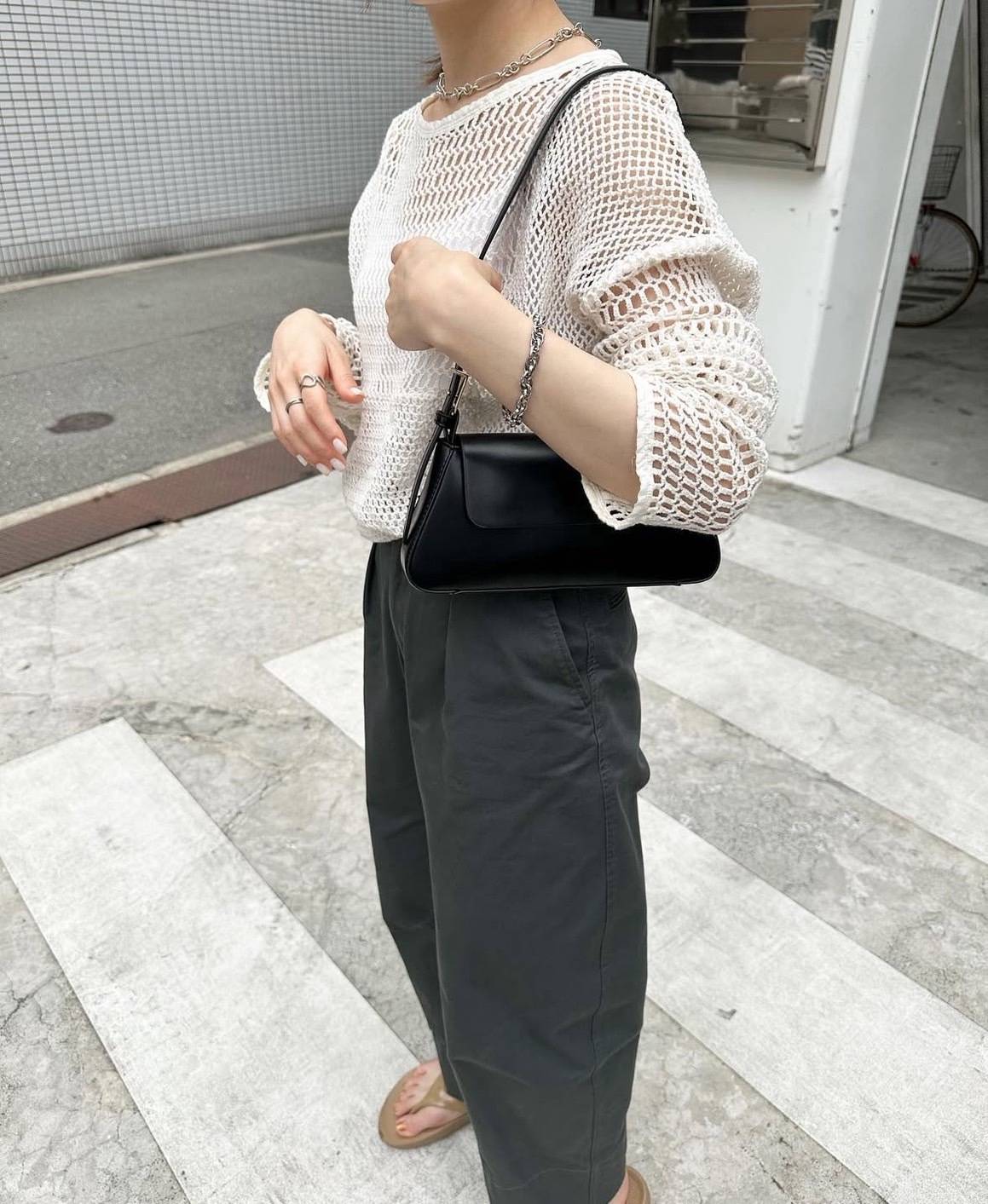 パッチワークメッシュトップスコーデ