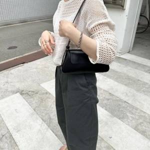 さっと着るだけでこなれ見え♪デニムやスラックスに相性抜群の「万能メッシュトップス」