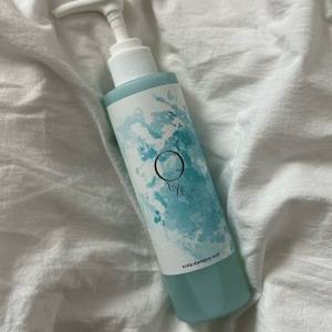 天然由来×クール感で健やかな髪へ。「O by F スキャルプシャンプー クール」で頭皮ケア