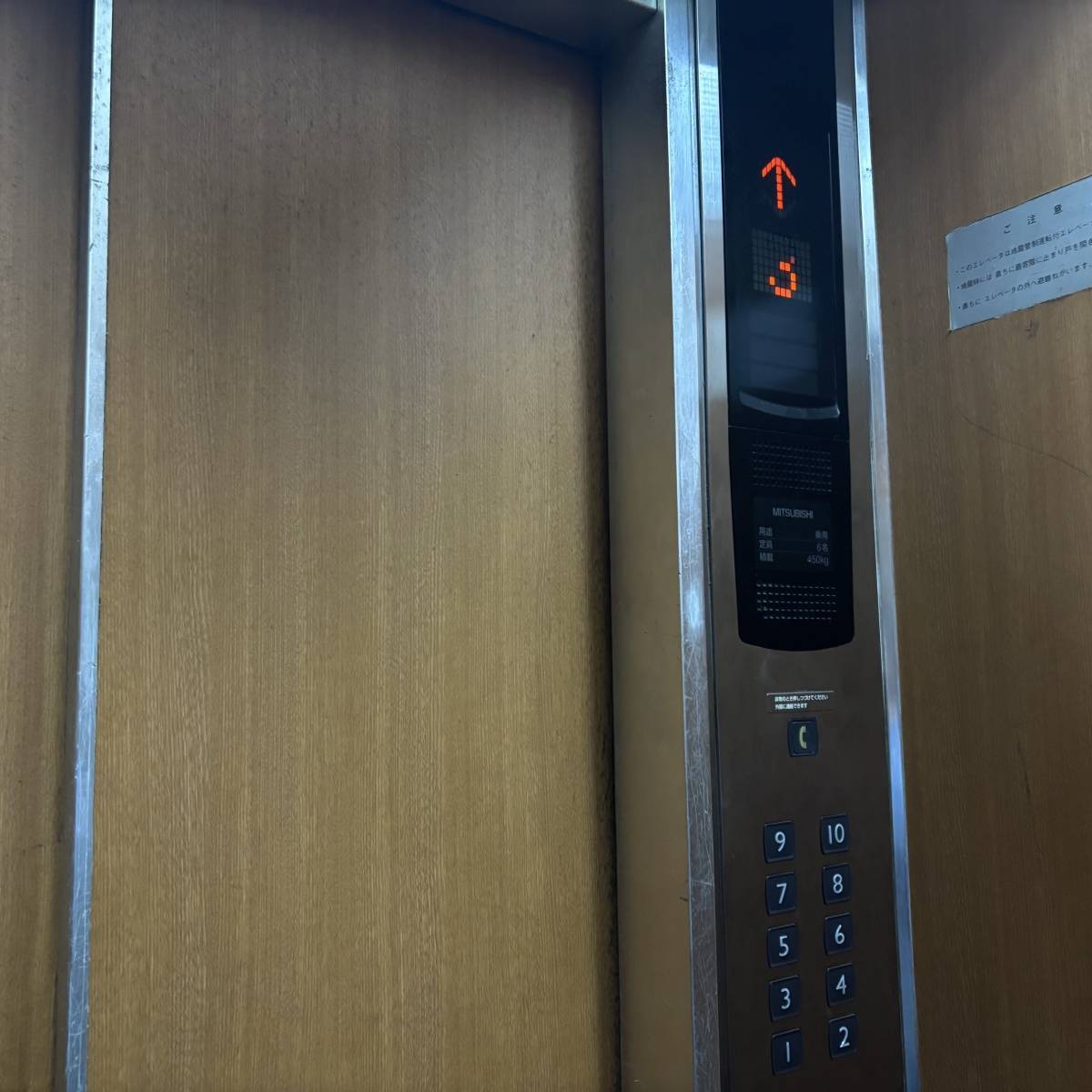 エレベーター内