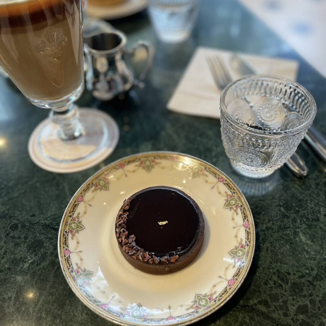 ビュリーカフェの『パン・オ・ショコラ』と『カフェラテ』