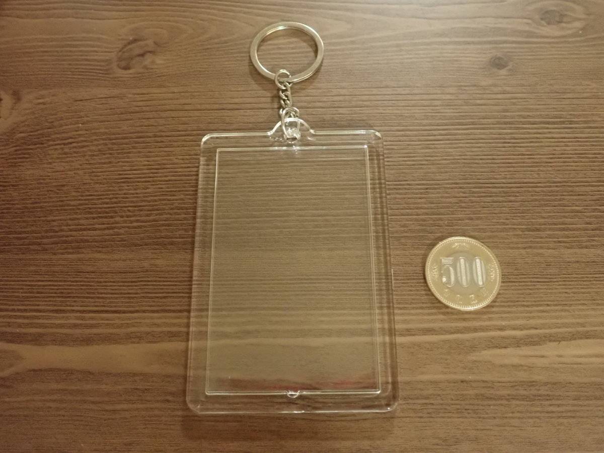 ダイソーのチェキ用フォトキーホルダー