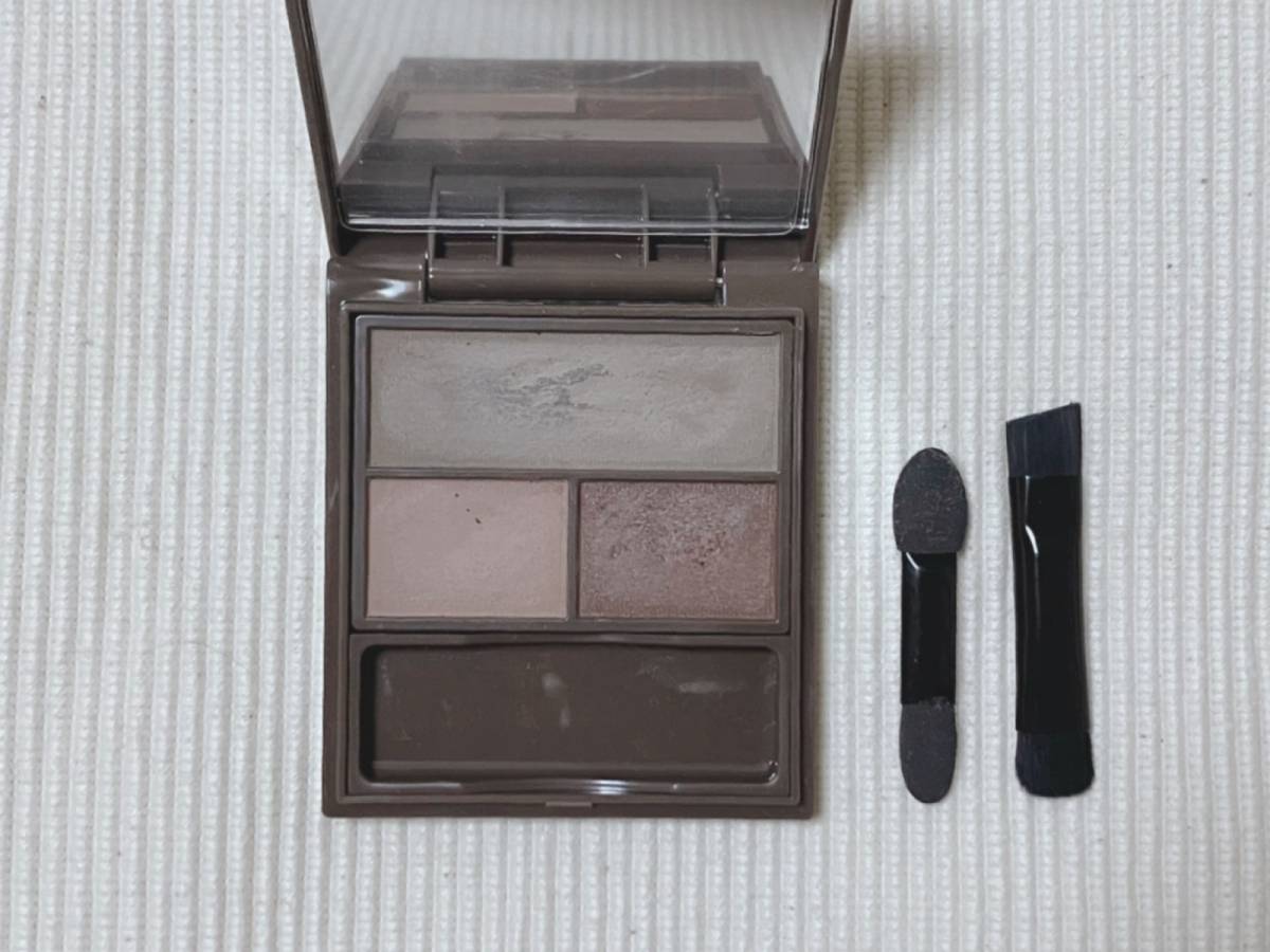 WHOMEE フーミー マルチアイブロウパウダー ブラウンカーキ 本体 蓋開け