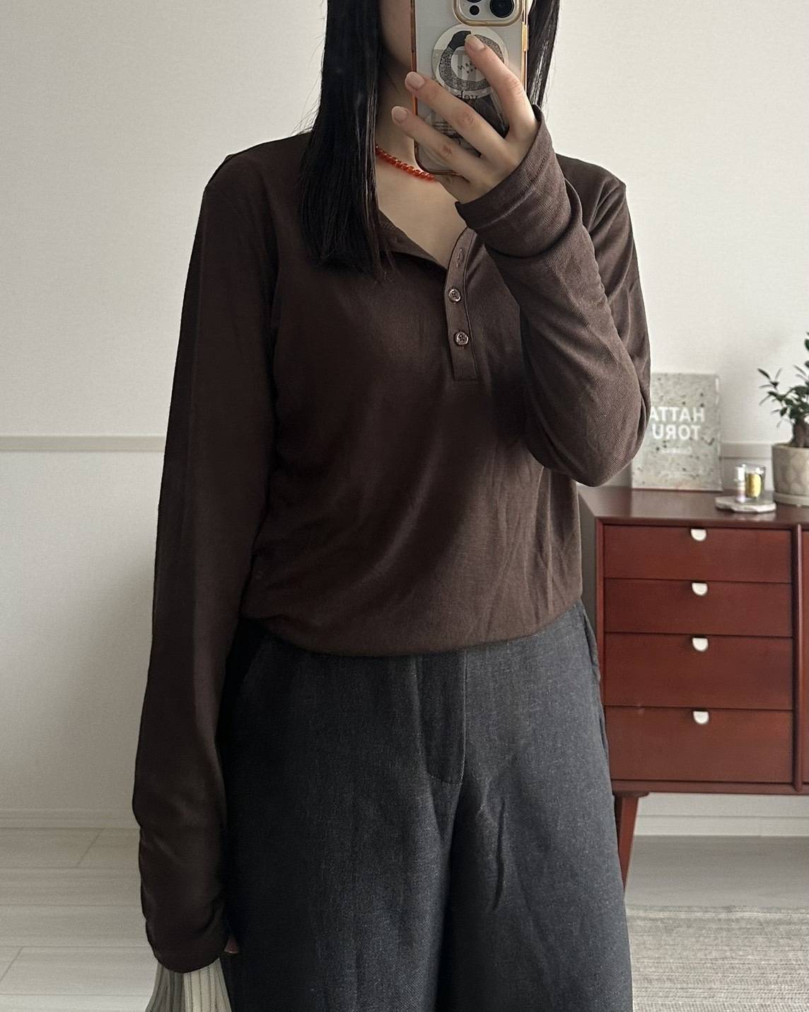 シアーヘンリーネックカットソーコーデ