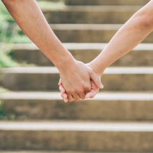 【占い師が語る】ロマンチストな一面あり。「恋愛体質な人」が多い誕生日5つ