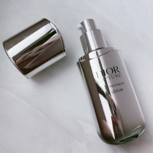 【推しコスメ】ハリ×ツヤ感×もちもち肌へ……。ディオールの神セラムを愛用中♪