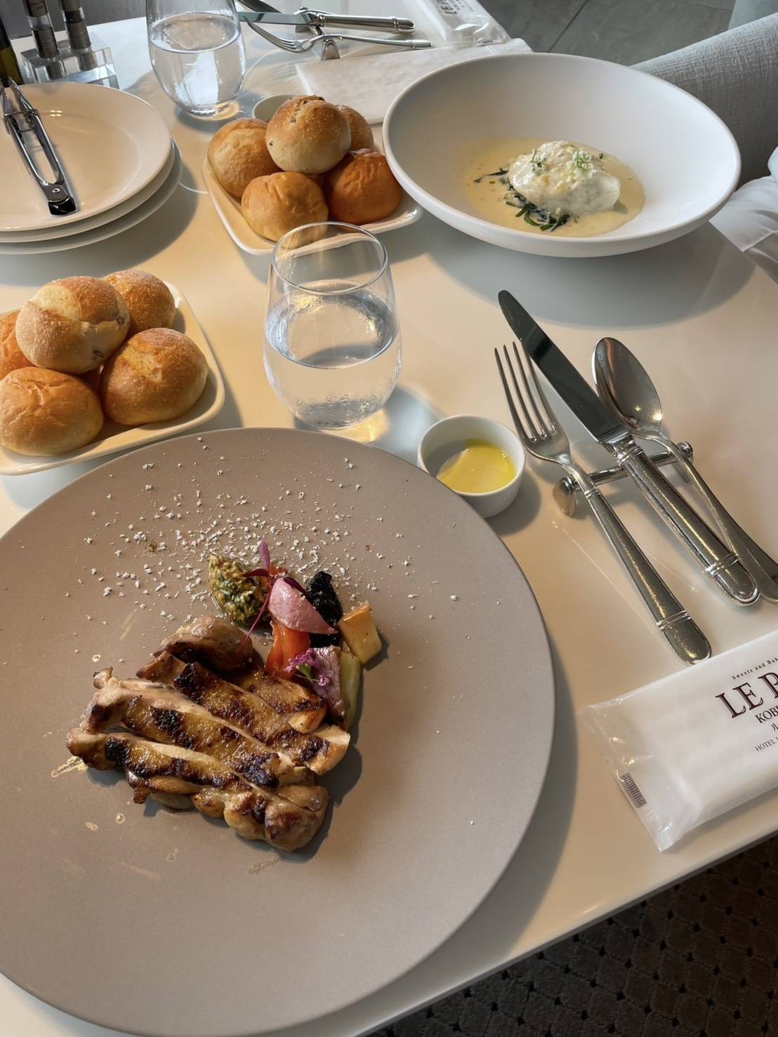 メイン＋ル・パンのパン食べ放題をオーダー