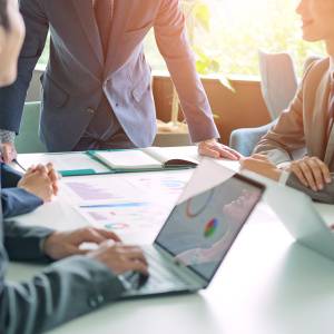 【占い師が語る】自然と人を引き寄せる。「仲間に恵まれる人」が多い誕生日5つ