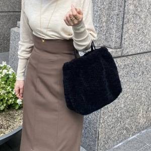 ふわもこで一気に秋冬感♡持つだけで華やぐ愛され「ファーバッグ」
