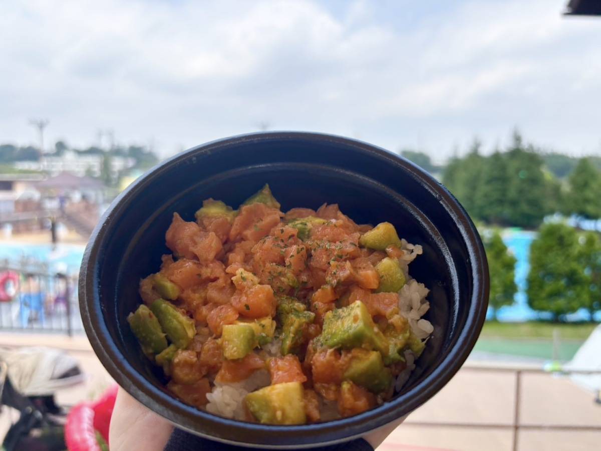 サーモンポキ丼