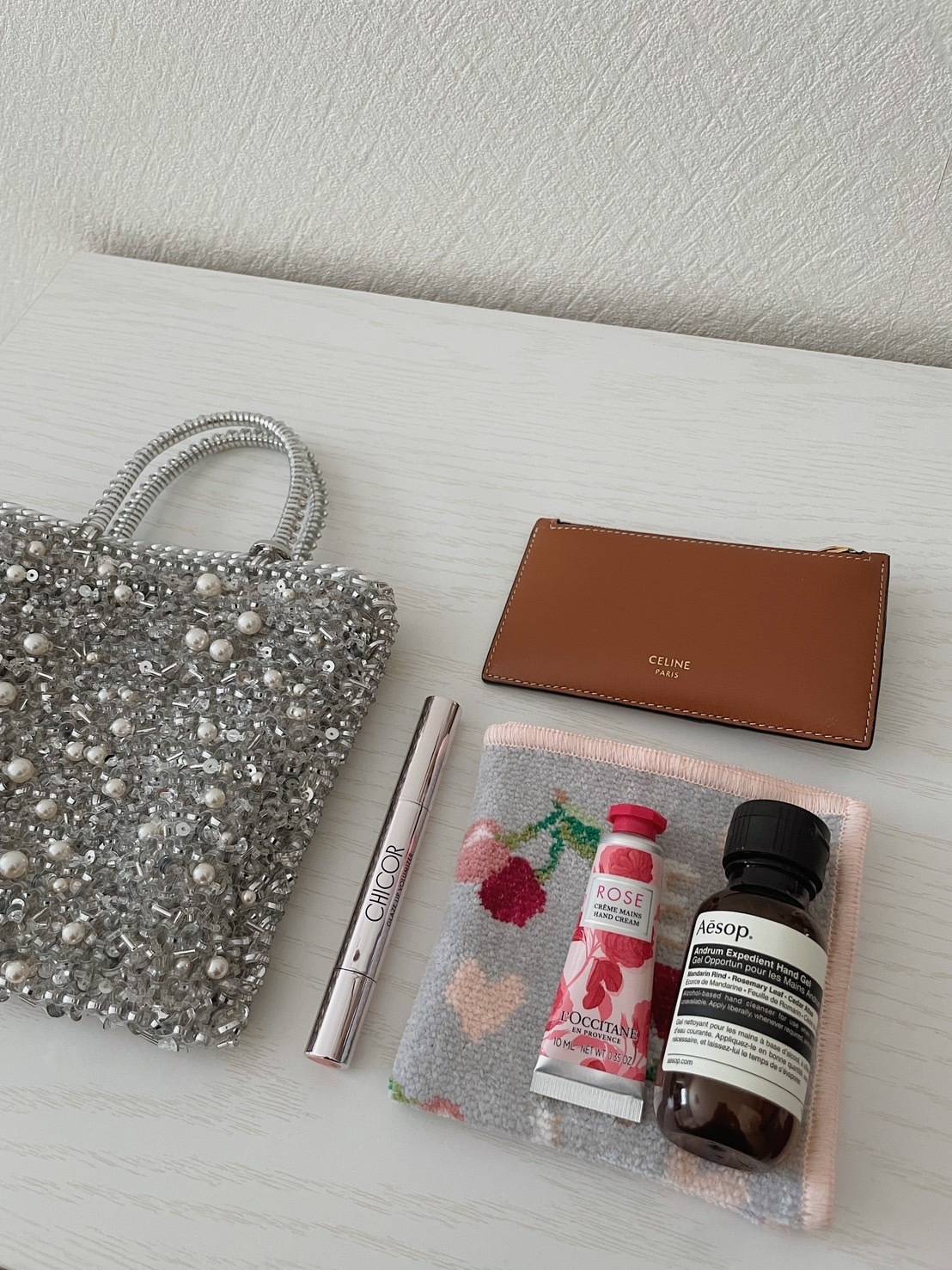 CHICOR(シコル)のリップとカバンの中身