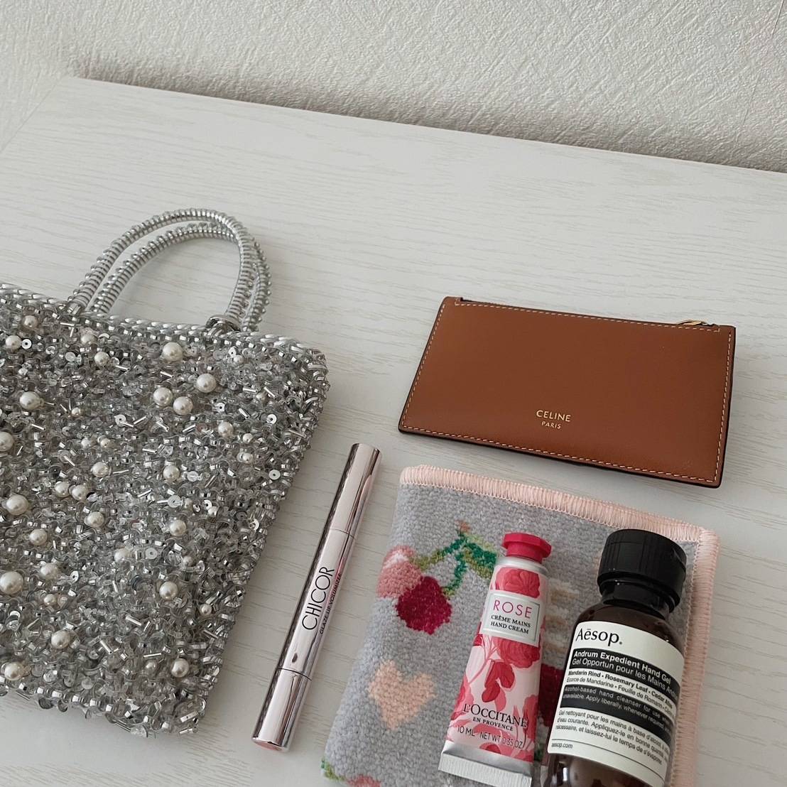 CHICOR(シコル)のリップとカバンの中身