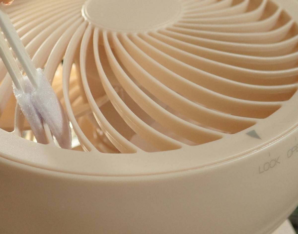 ダイソーのほこり取りトング