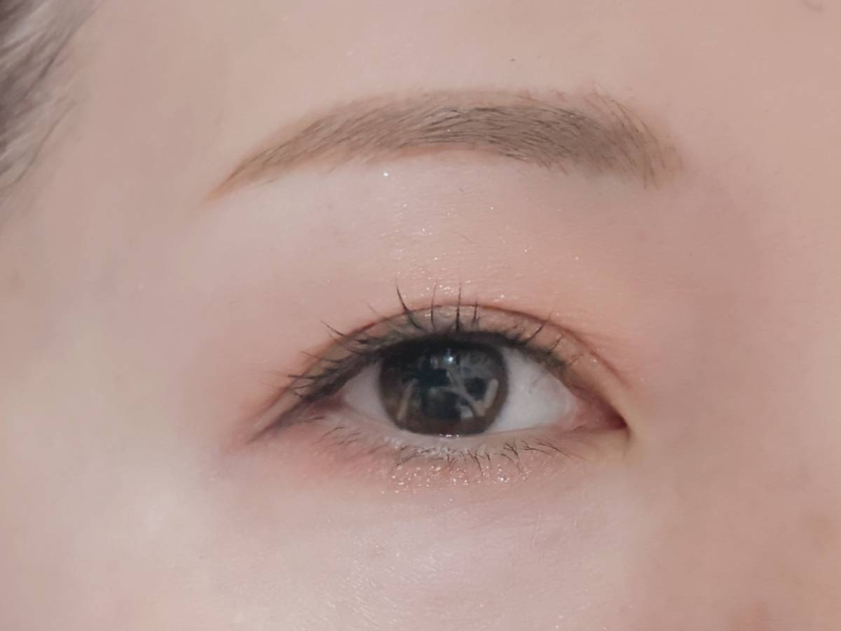 MAJOLICA MAJORCA マジョリカ マジョルカ シャドーカスタマイズ ルミナスティック BE384 コルク マジョマジョ 塗布後 筆者目元 アイシャドウ塗布後目開け