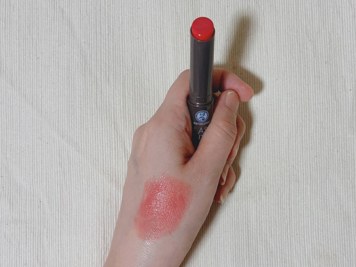 メンソレータム フラッシュティントリップ ピンク 色付きリップ スウォッチ 筆者手 本体