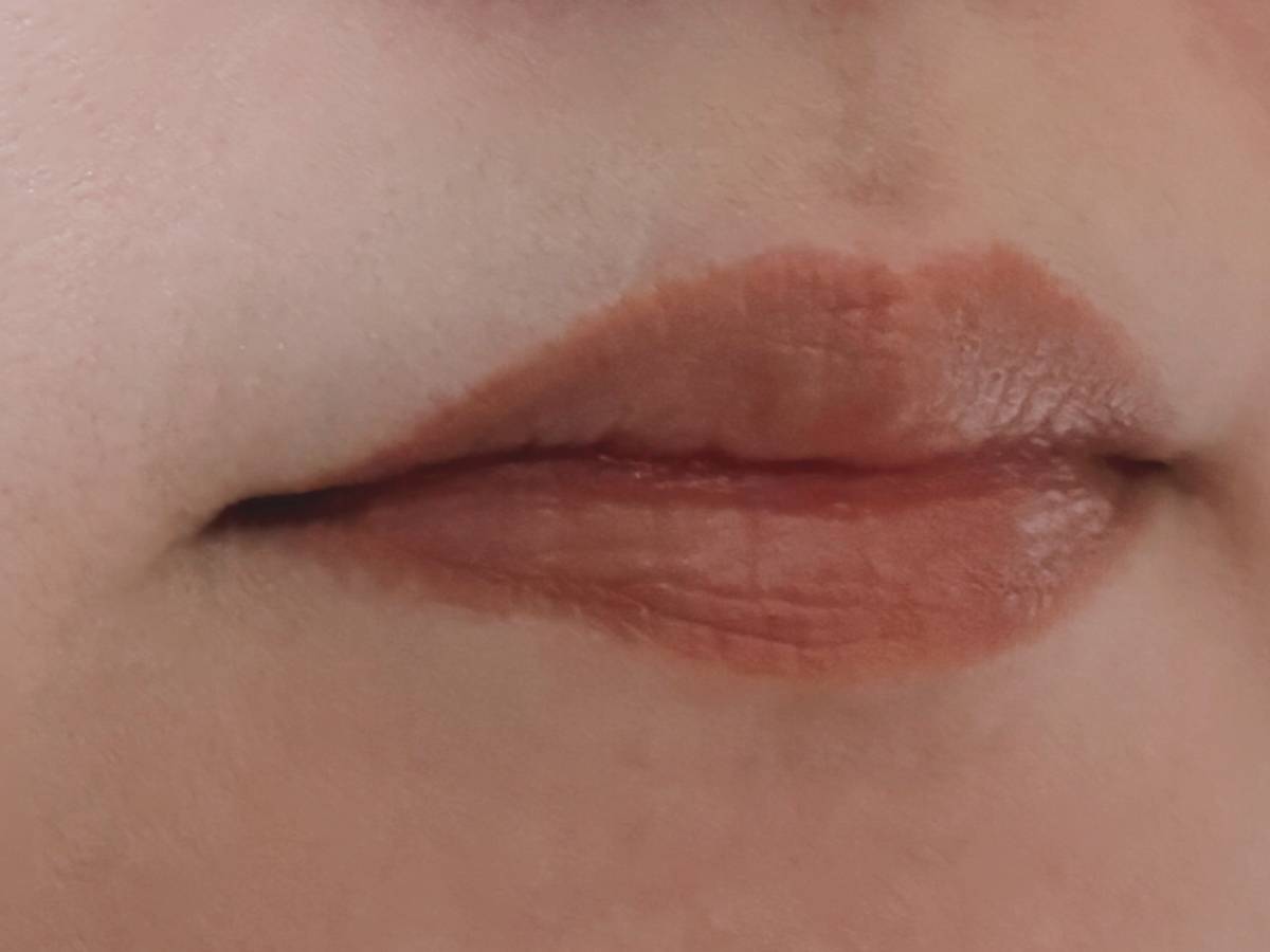 メンソレータム フラッシュティントリップ ピンク 色付きリップ 塗布前 筆者唇 素くちびる