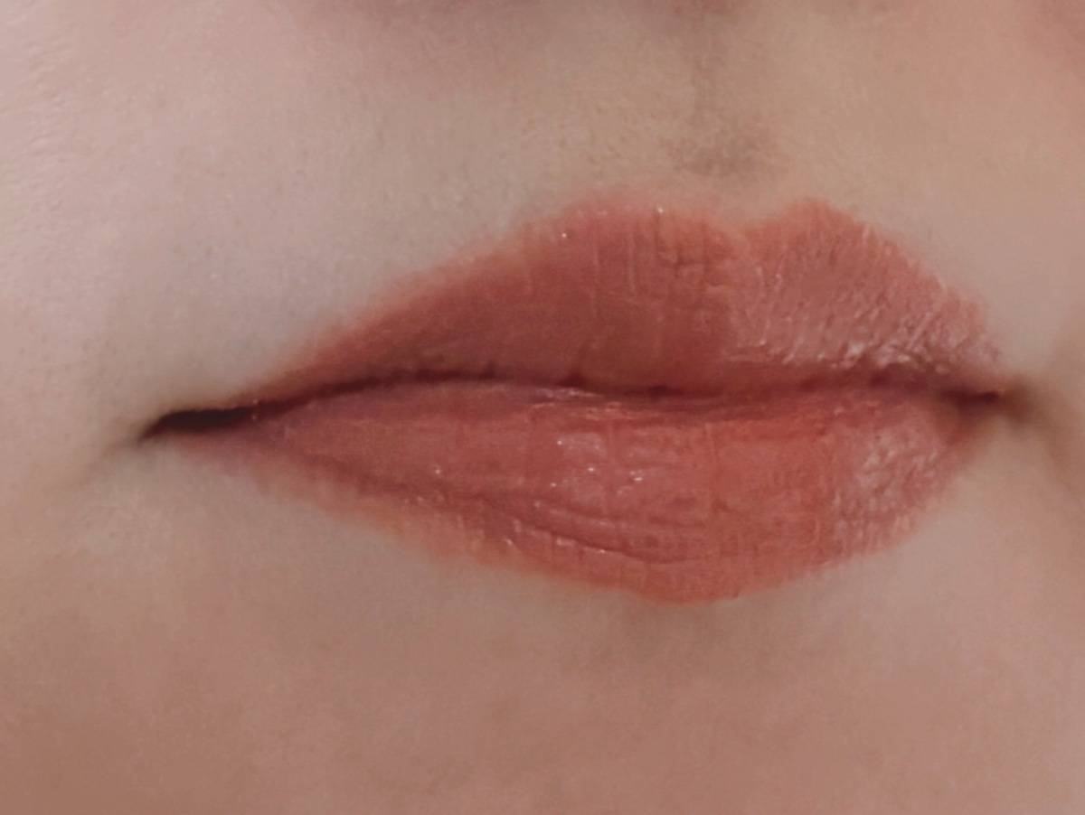 メンソレータム フラッシュティントリップ ピンク 色付きリップ 塗布後 筆者