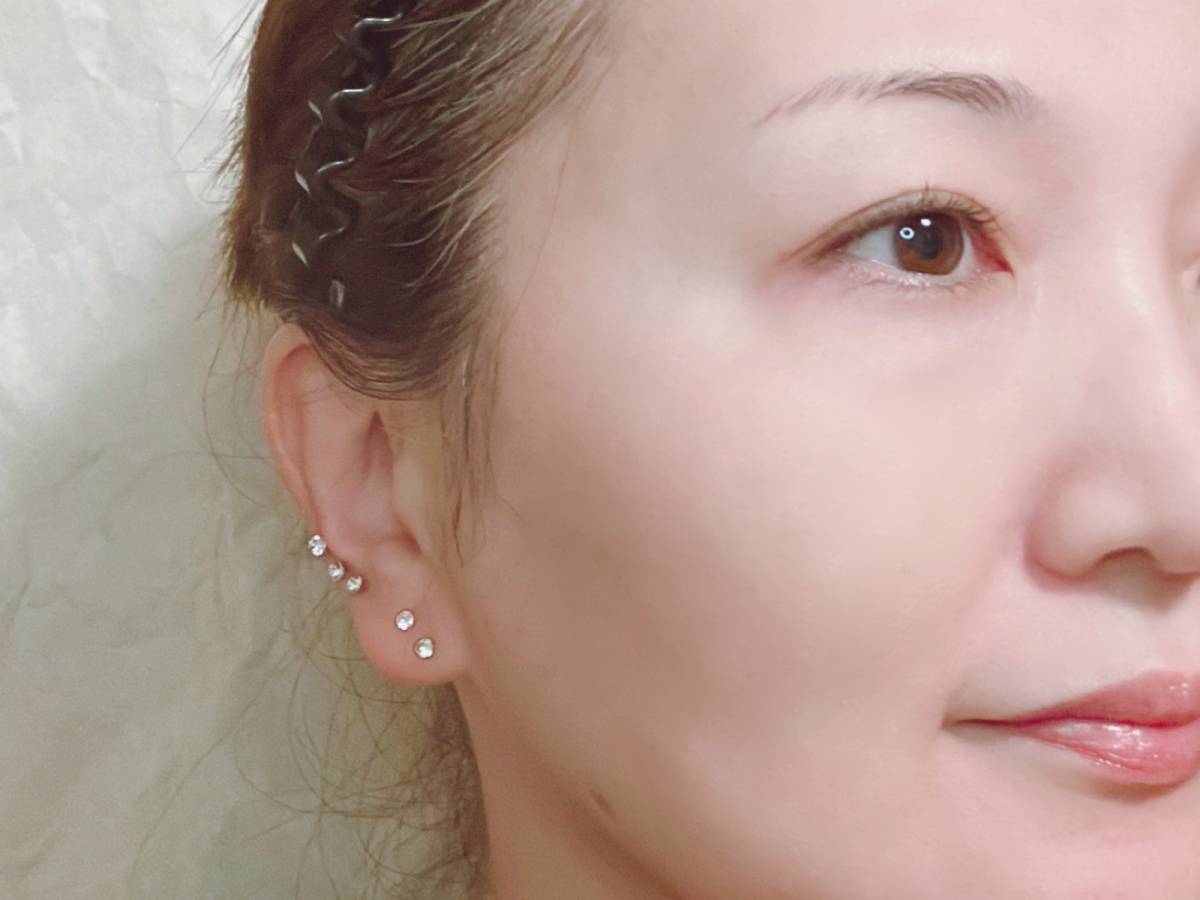 NARS ナーズ ライトリフレクティングセッティングパウダー プレストN 5894 CRYSTAL トランスルーセント 塗布後 筆者顔 リフ粉塗布後