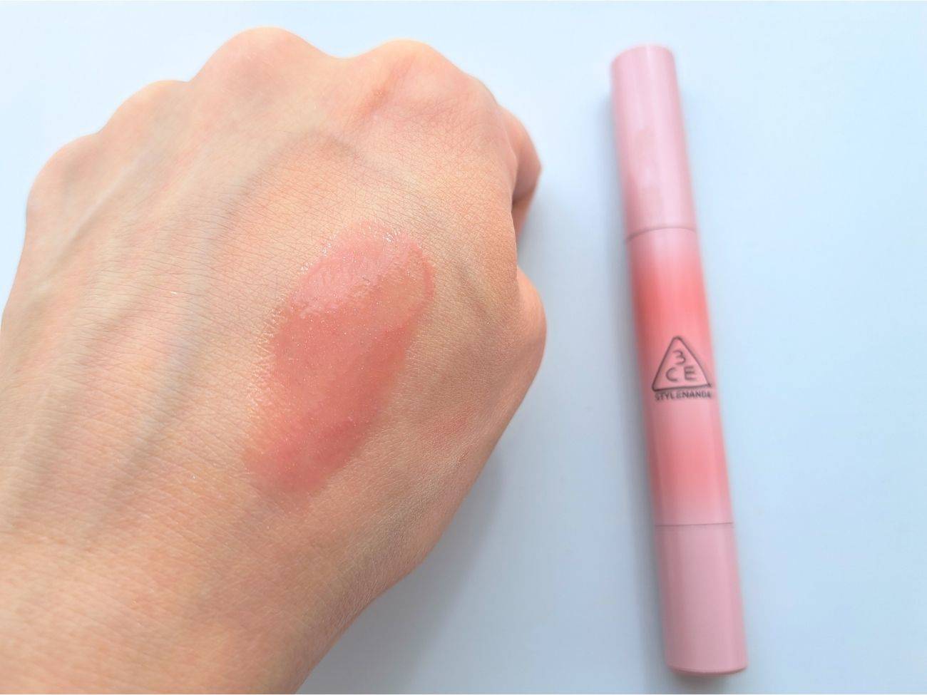 3CE STYLENANDA 3CE シャインリフレクター オパールシャワーの手元スウォッチ