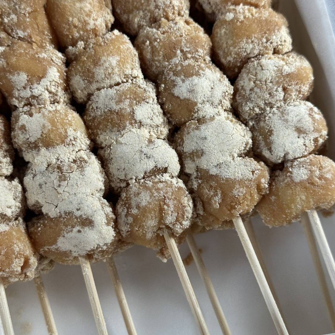 「だんご庄」のきな粉だんご