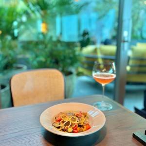 【東京】大人のための新スポット♪緑に包まれた空間が心地よい「The Public Place」