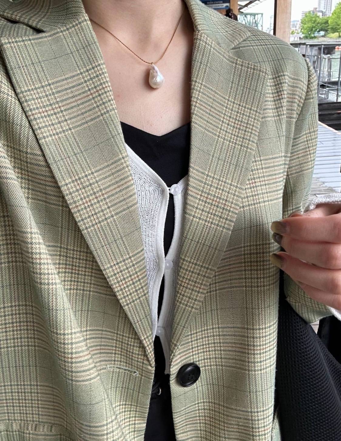 グリーンのチェックジャケットコーデ