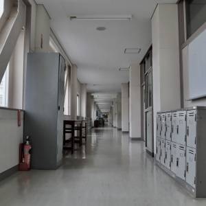  小学校の廊下 