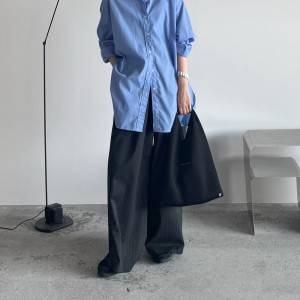 【2025年9月】おばさん感なし……！老け見えしないグレーパンツコーデ5選