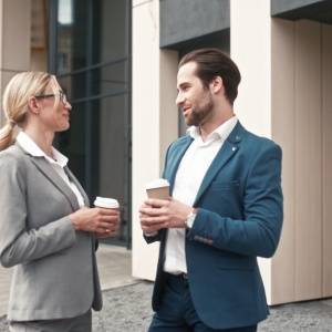 実は隠れファンが多いです。美人にモテる40代50代男性の口癖5選