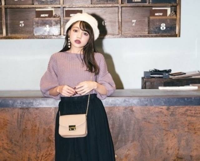 白のベレー帽を使った冬コーデ13選♡何にでも合う万能アイテム！