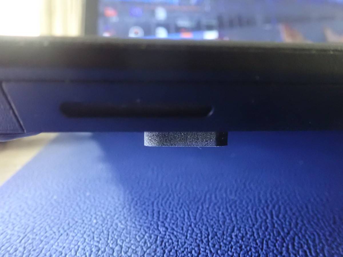 ダイソーのクッションスポンジ 黒、横長