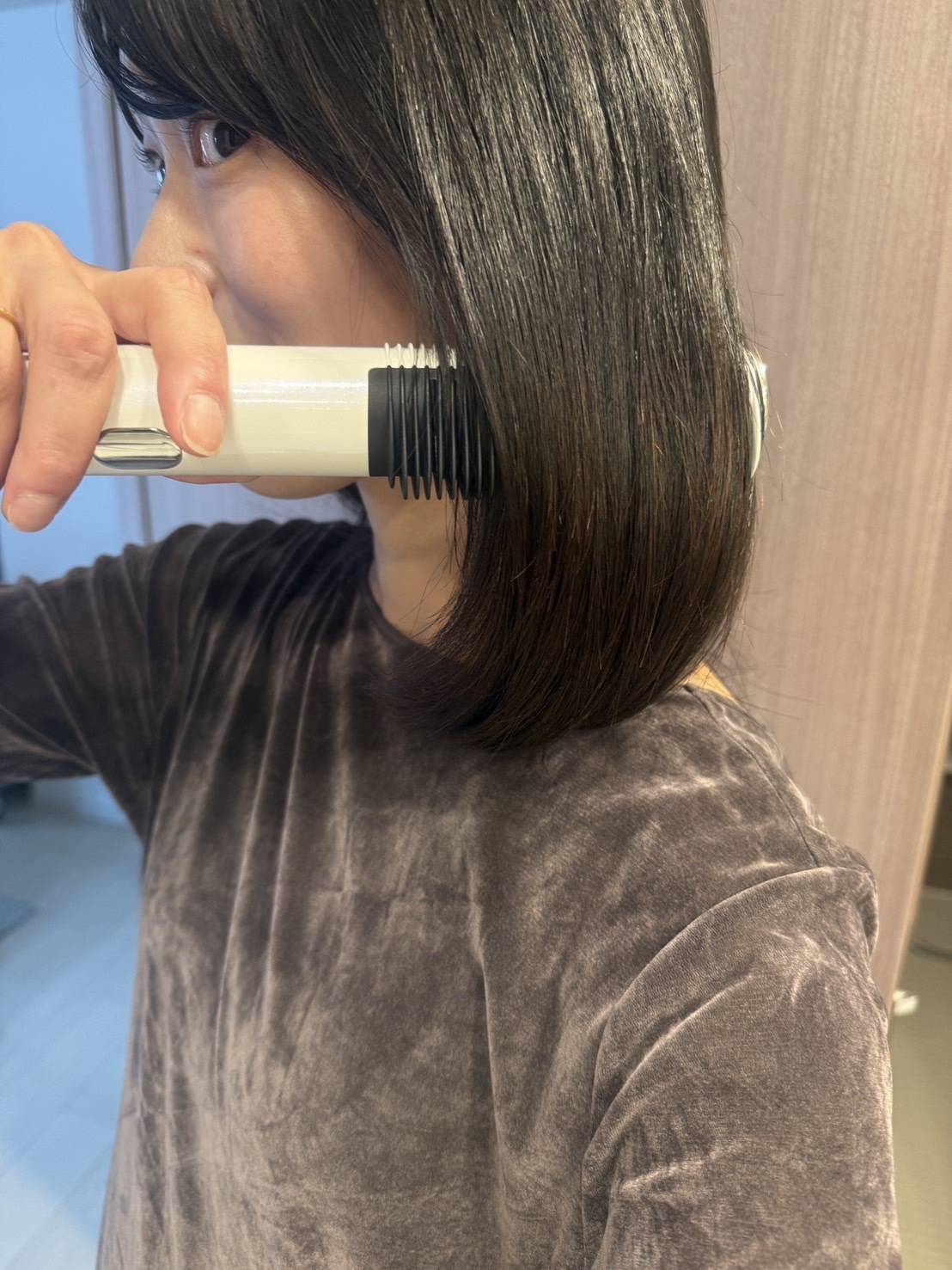 クレイツ エレメア コームストレイナーを使っているところ