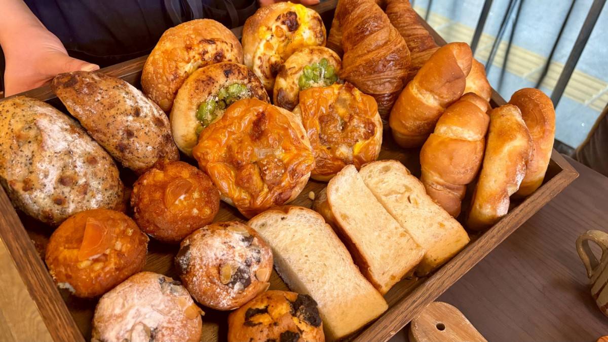 「flour +water横浜」の焼き立てパン