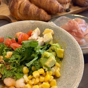 【神奈川・横浜】自家製焼き立てパンが最高♪「flour +water横浜」で特別なひとときを楽しむ