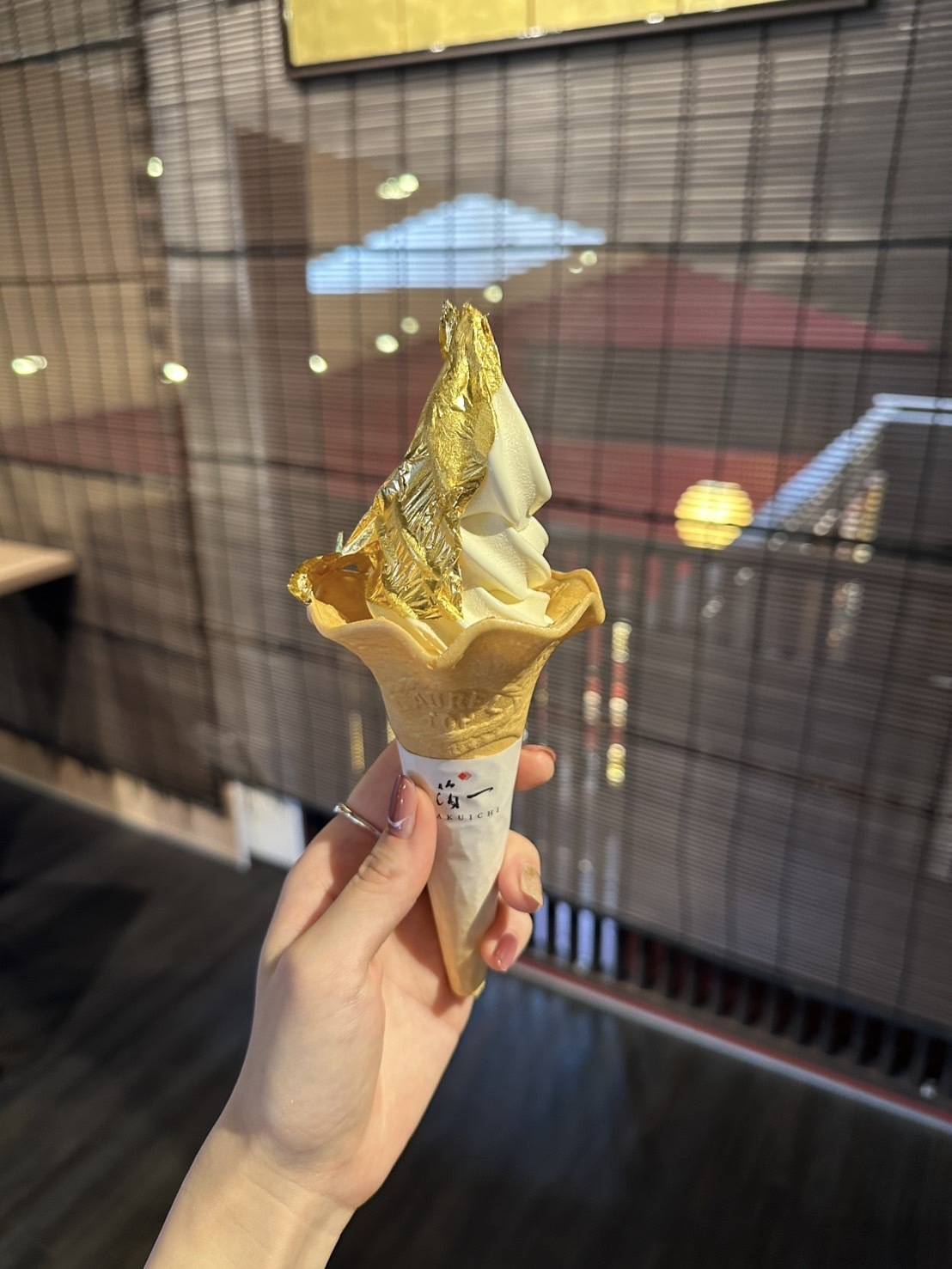 箔一 東山店の金箔ソフトクリーム