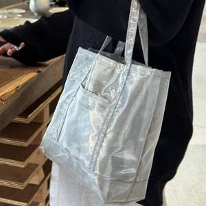 今季チェックしたい旬顔アイテム！存在感バツグンの「Organza Mini トートバッグ」