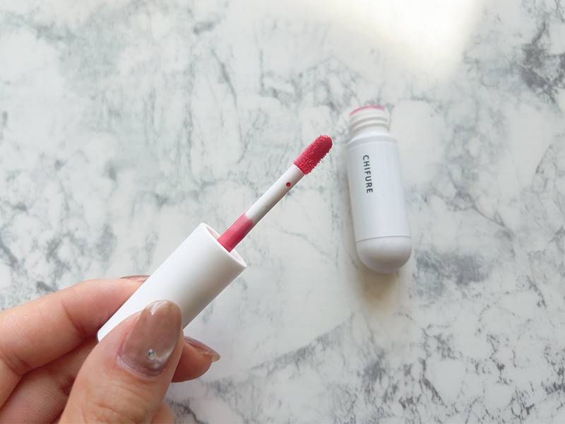 ティントリップジェルを持っている画像