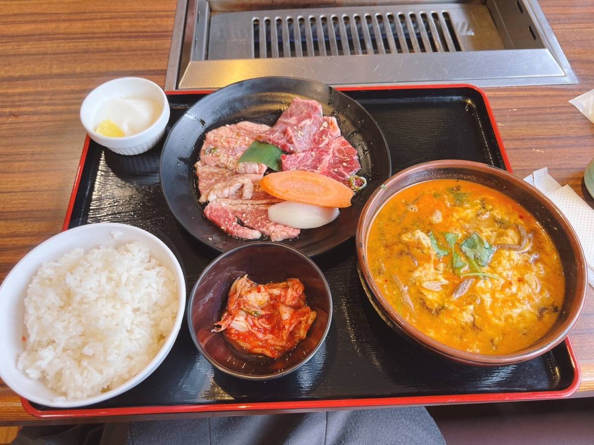 安楽亭のスペシャルランチ「厚切りワイルドカルビ＆ロース」