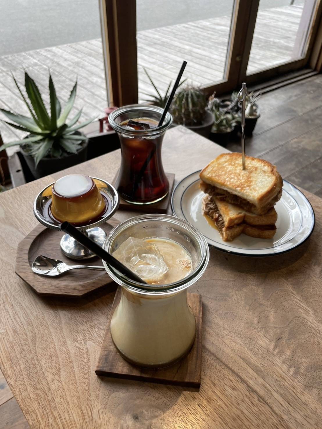 GRIZZLY COFFEEのプリン、ホットサンド、コーヒー