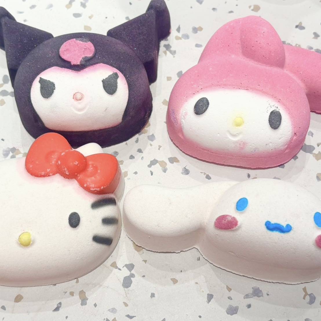 「LUSH×Hello Kitty And Friends」コラボバスボム