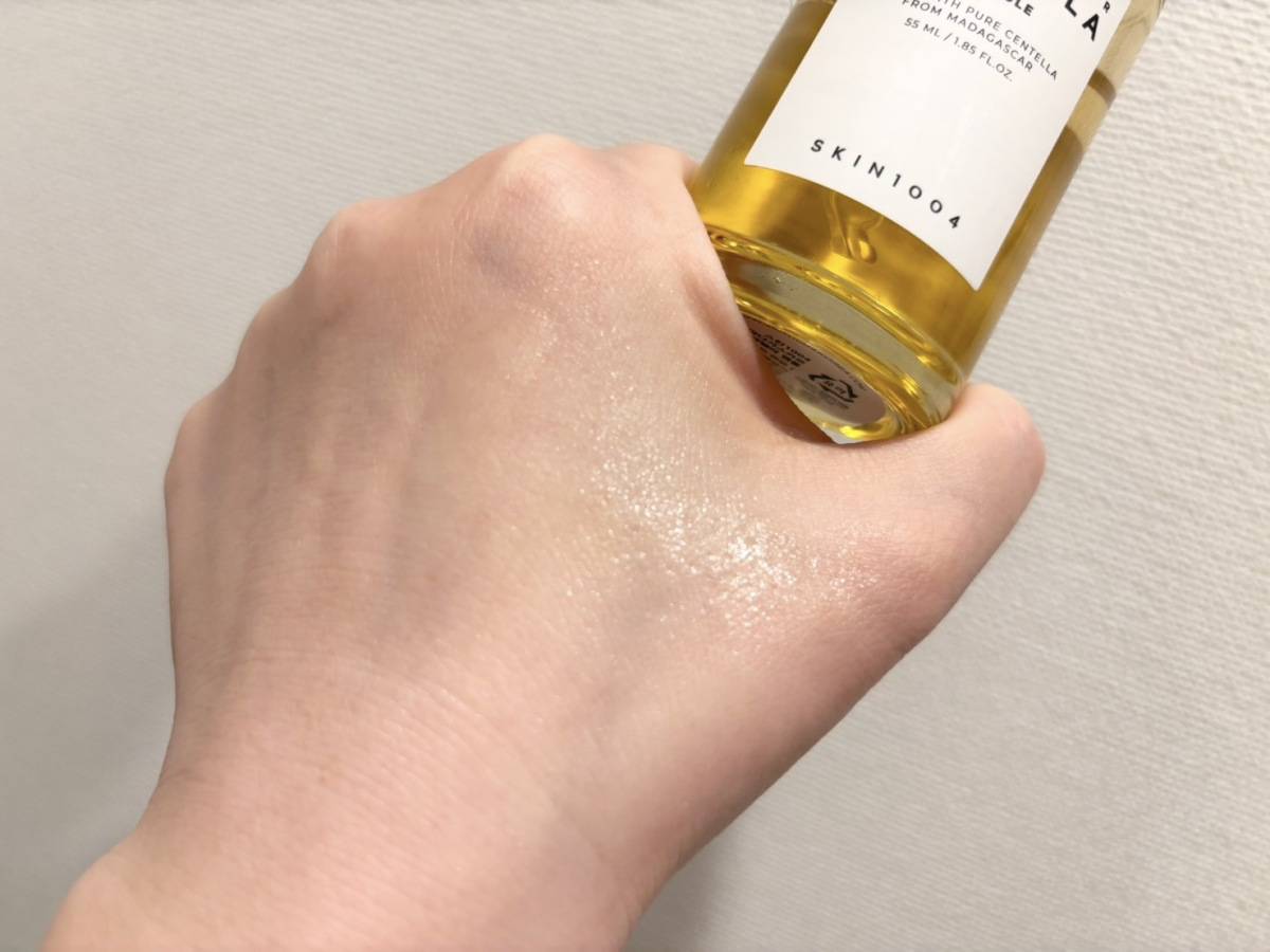 SKIN1004 センテラアンプルを塗った手
