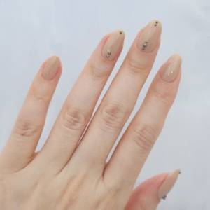 垢抜けたいならマネして。不器用さん向け「スタッズネイル」のやり方