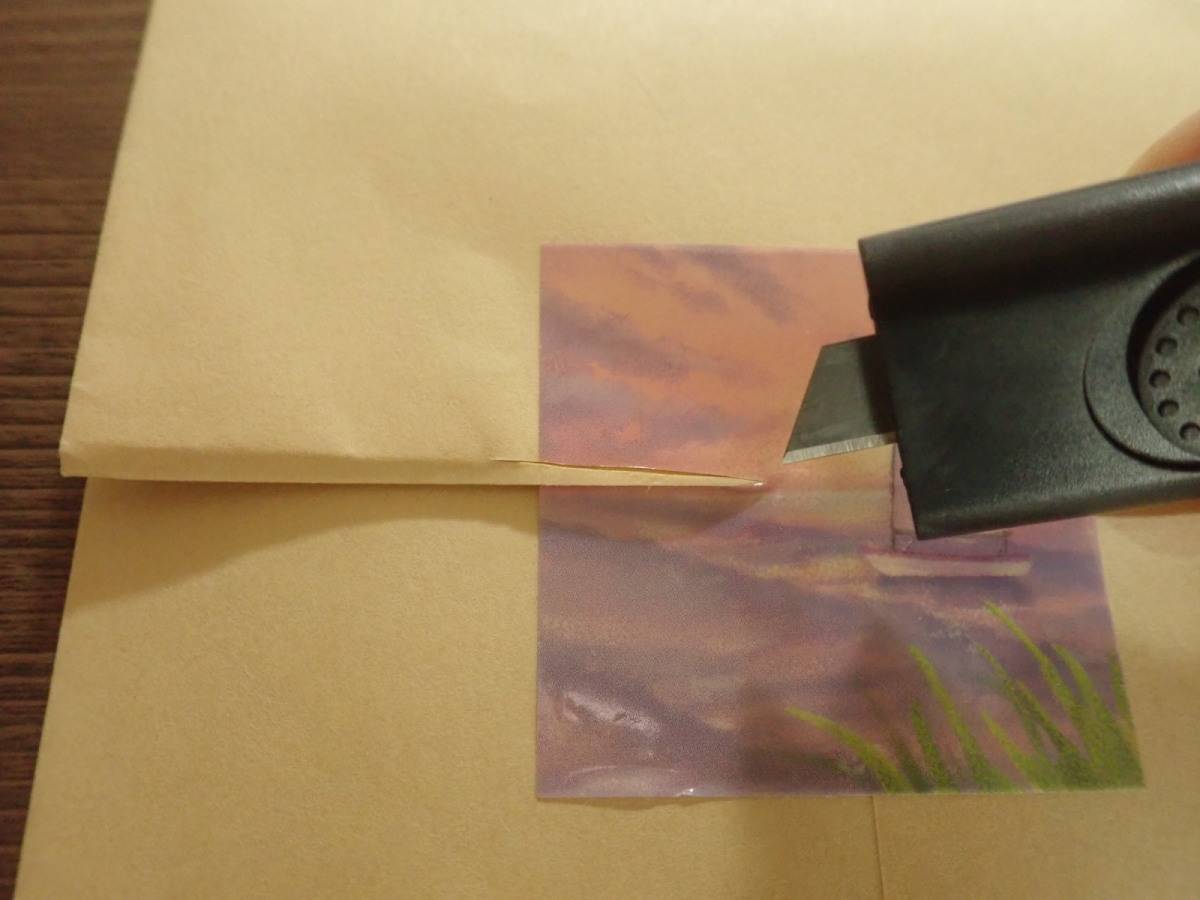 ダイソーのミニカッター(ひょっこりねこ、マグネット付)