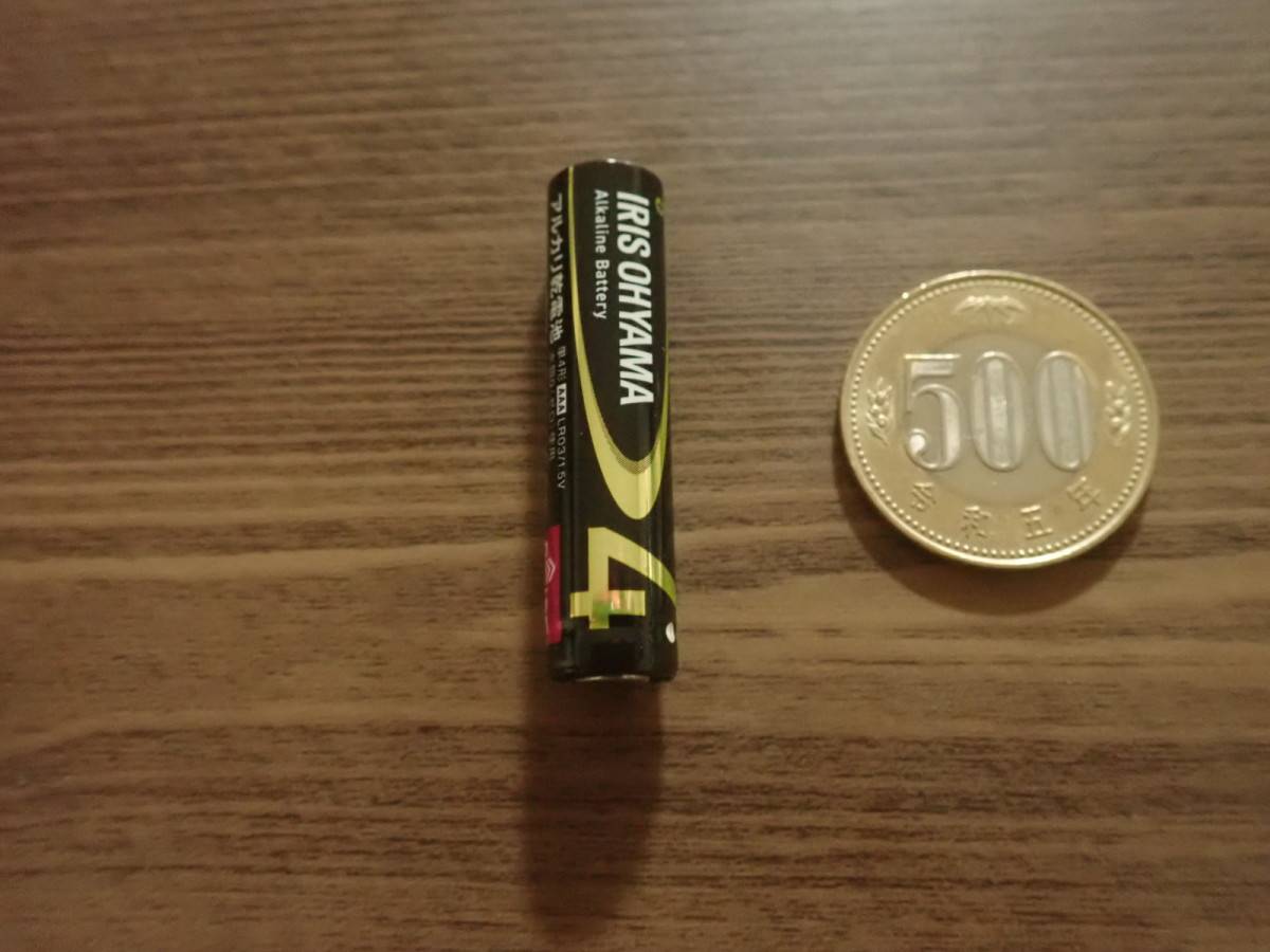 ダイソーのアルカリ乾電池(単4形、3本、10年保存可能)